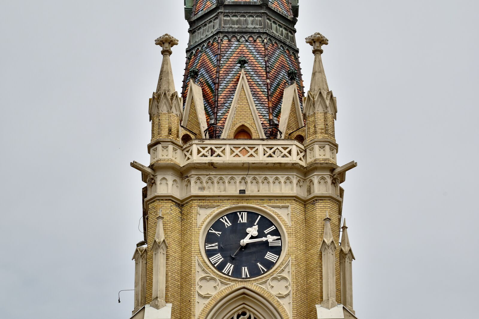 Nikon D5500 sample photo. Analog clock, bricks, cathedral photography