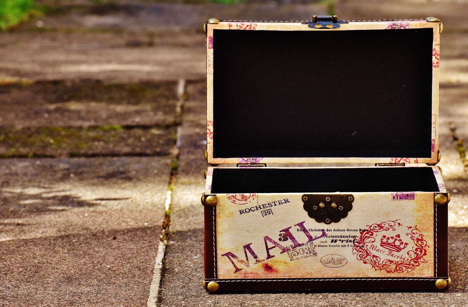 Nikon D7200 sample photo. Chest, luggage, send mail photography