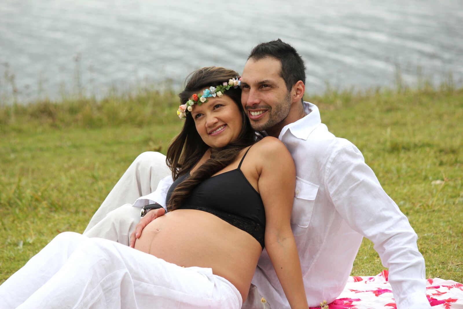Canon EOS 550D (EOS Rebel T2i / EOS Kiss X4) sample photo. Couple, marriage, pregnancy photography