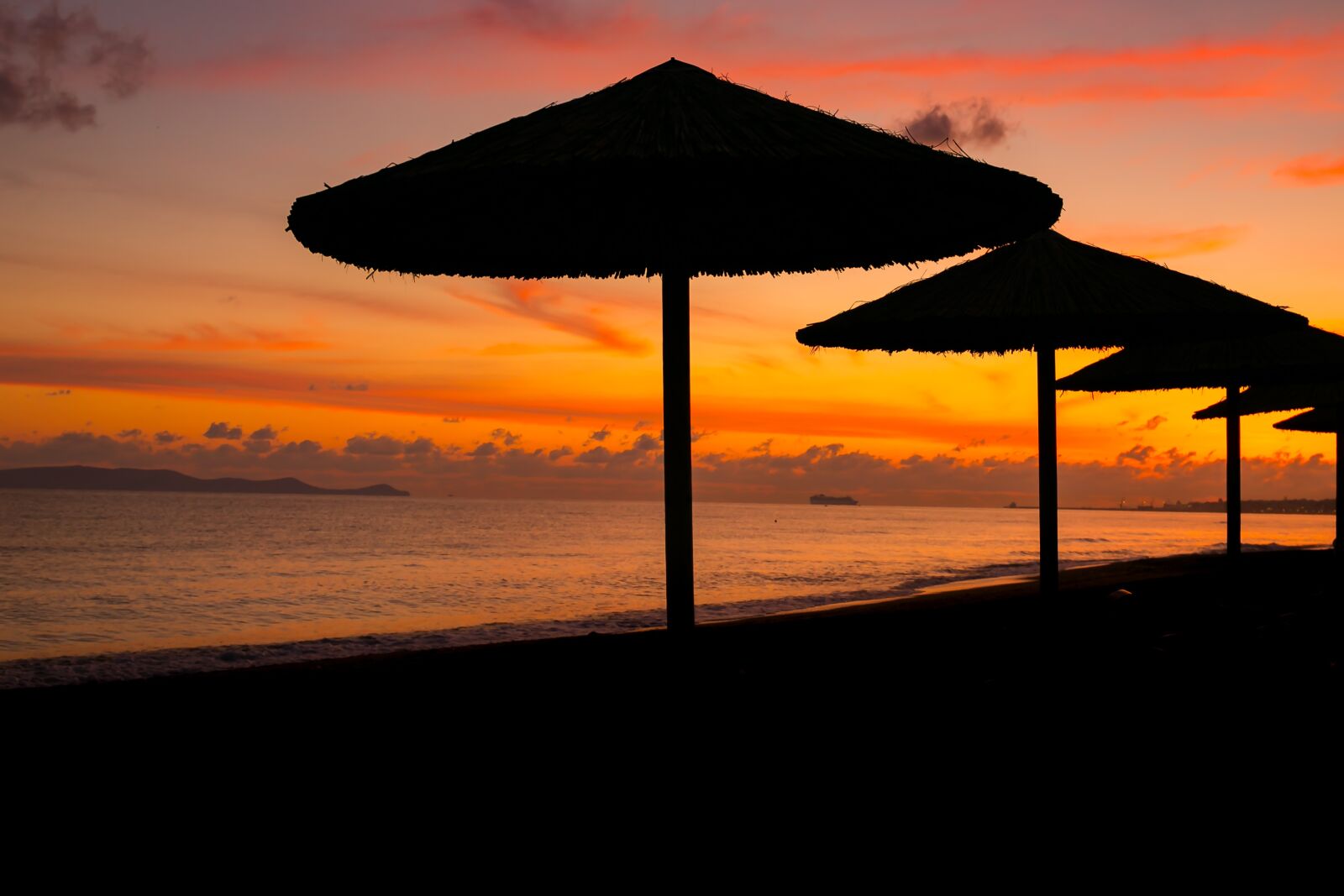 Canon EF 24-70mm F4L IS USM sample photo. Beach, sunrise, sea photography