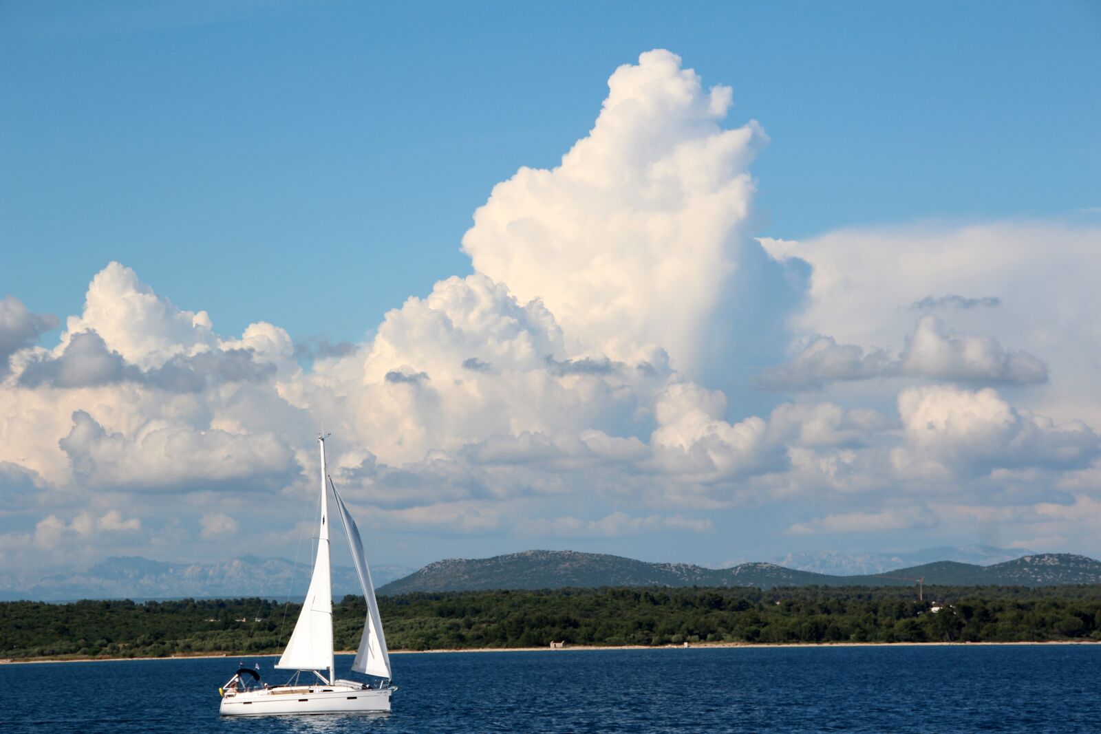 Canon EOS 600D (Rebel EOS T3i / EOS Kiss X5) sample photo. Clouds, sky, cloud photography
