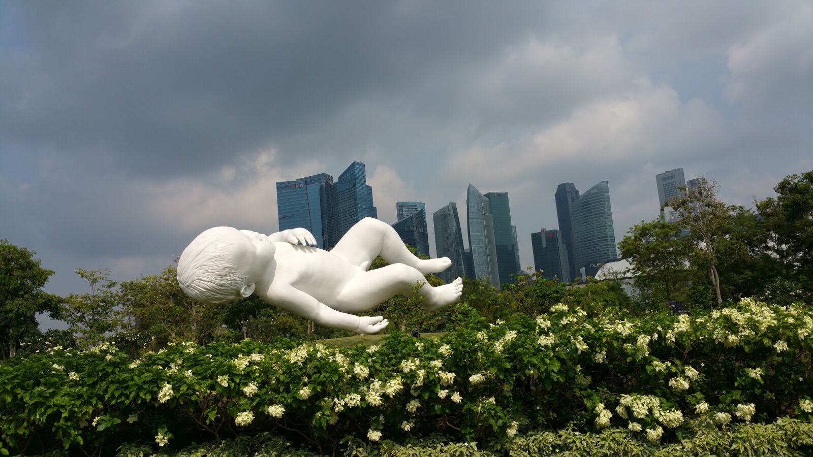 Samsung Galaxy Note4 sample photo. Amusement, park, baby, statue photography