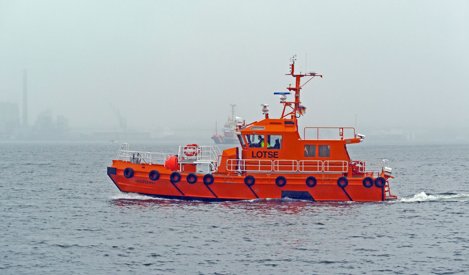 Panasonic Lumix DMC-G3 sample photo. Pilot boat, fog, kieler photography
