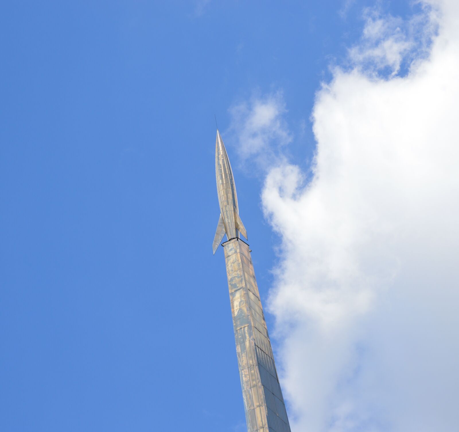 Nikon D3200 sample photo. Conquerors of space monument photography