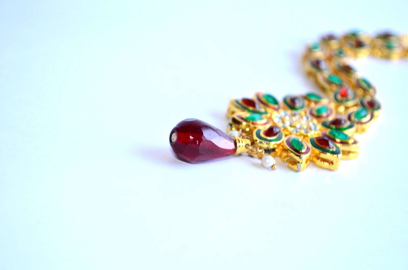 Nikon D5100 sample photo. Jewelry, gold, jewel, luxury photography