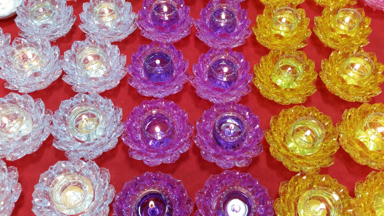 Samsung Galaxy S5 sample photo. Candles, lotus, flower photography