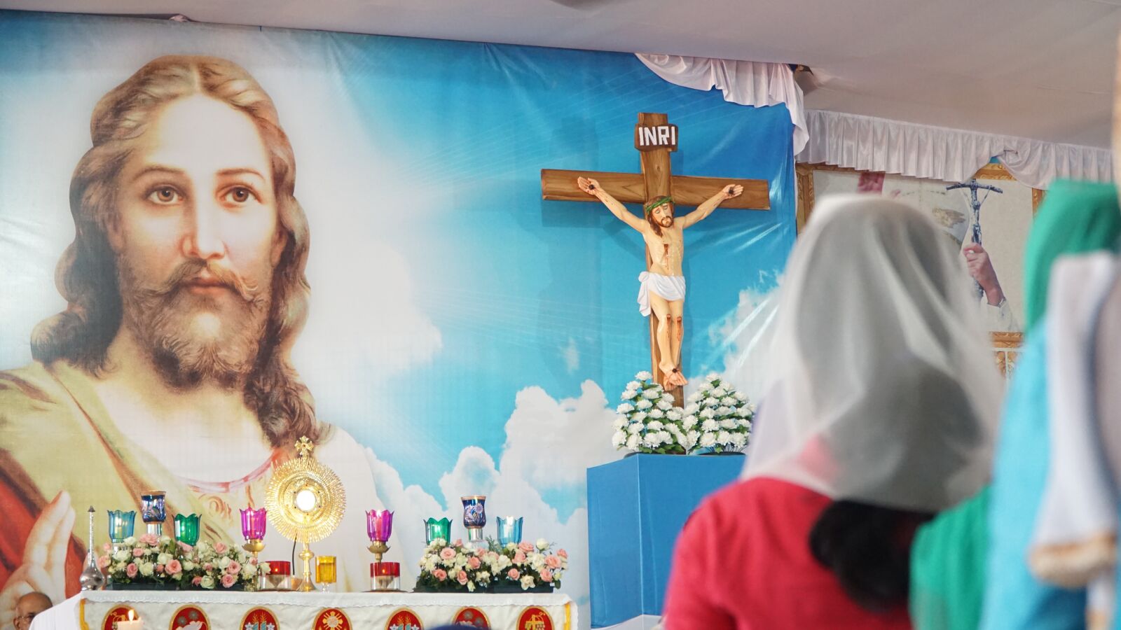 Sony a6000 + Sony E PZ 18-105mm F4 G OSS sample photo. Eucharist, bible, church photography