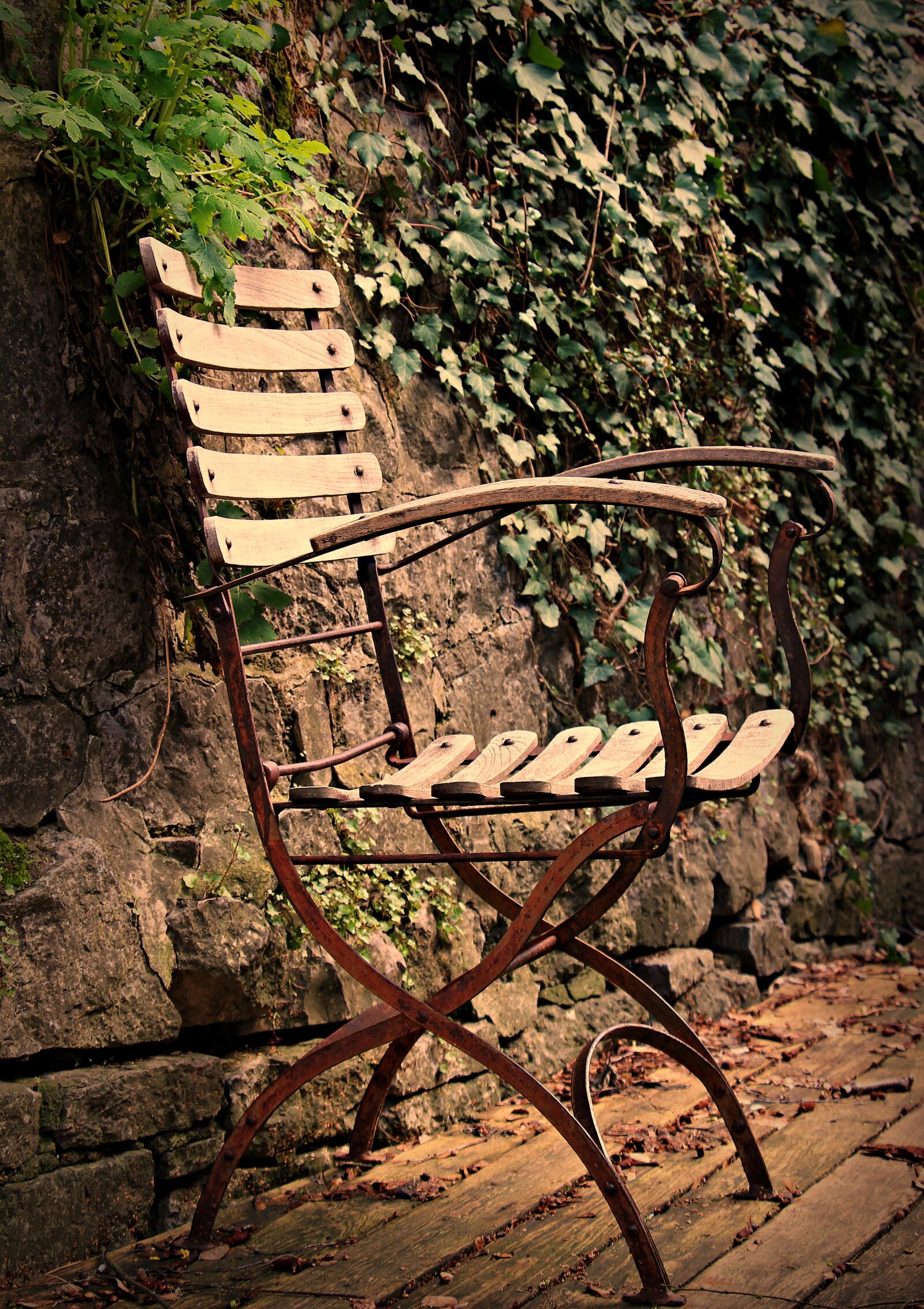 Canon EOS 100D (EOS Rebel SL1 / EOS Kiss X7) sample photo. Chair, seating furniture, outdoor photography