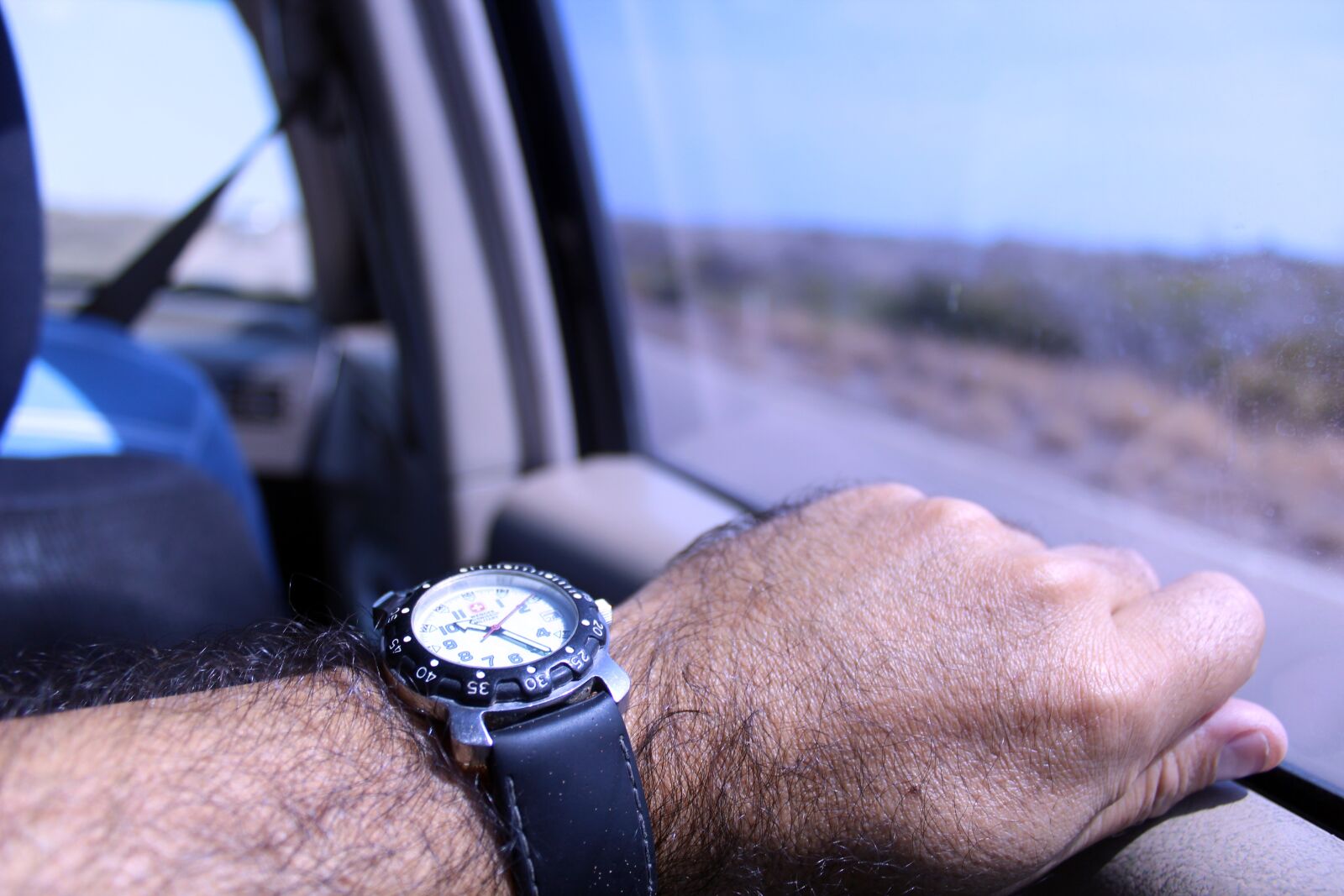 Canon EOS 600D (Rebel EOS T3i / EOS Kiss X5) sample photo. Clock, sand, travel photography