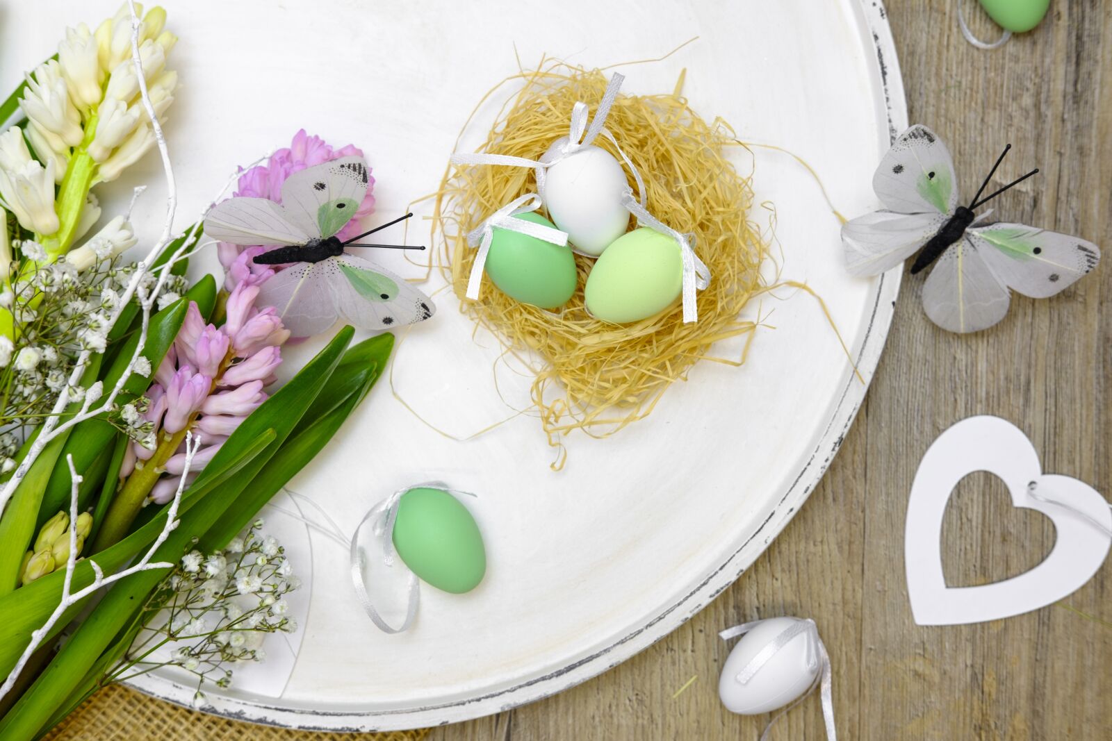 Fujifilm X-T2 + Fujifilm XF 35mm F2 R WR sample photo. Easter eggs, egg, nest photography