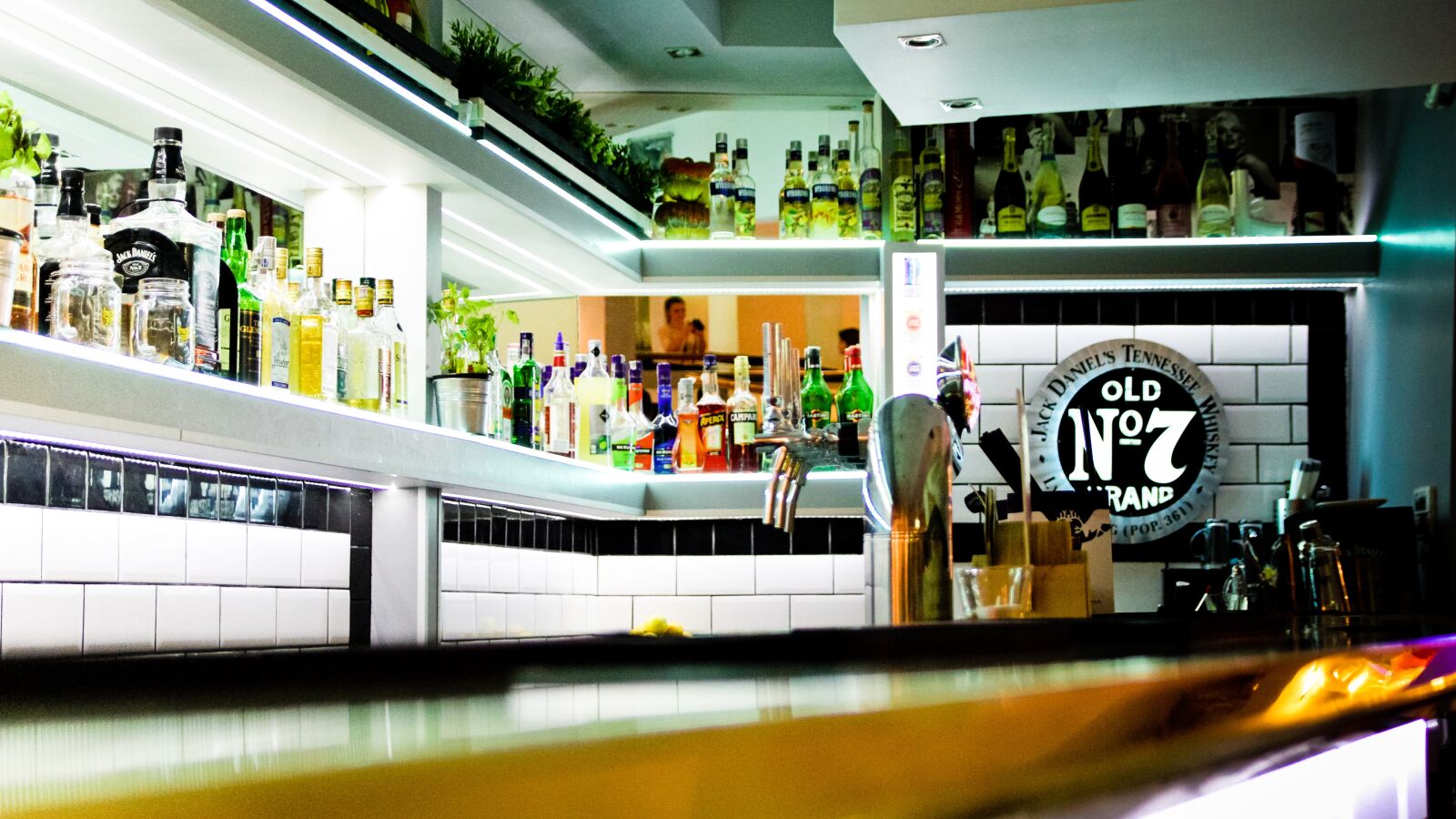 Canon EOS 7D sample photo. Restaurant, bar, diner photography