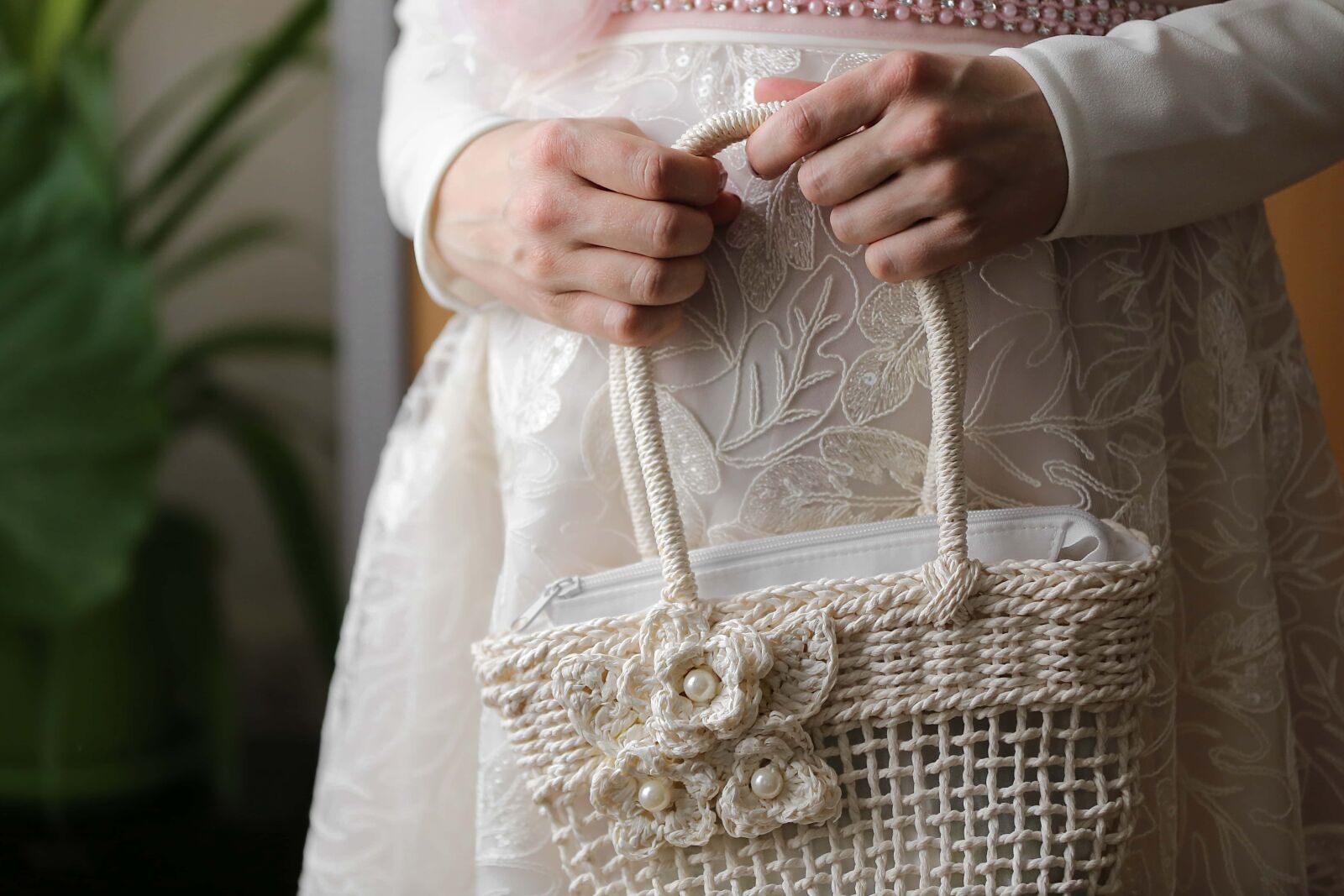 Canon EF 70-200mm F2.8L IS II USM sample photo. Handbag, elegant, wedding dress photography