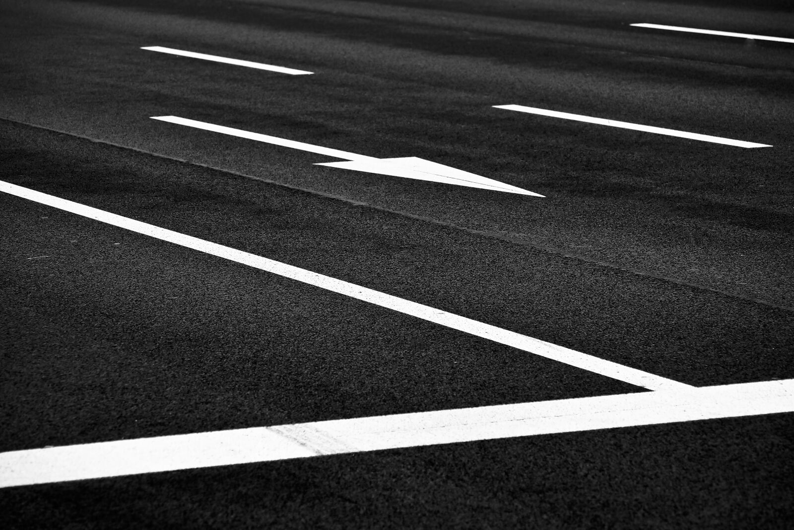 Olympus OM-D E-M10 sample photo. Road, asphalt, lines photography
