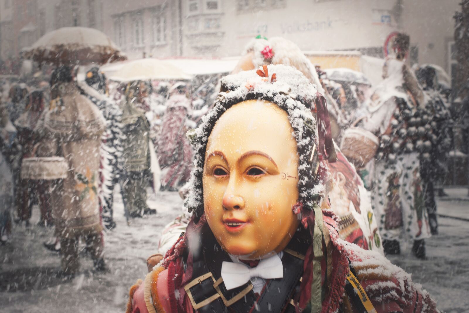 Canon EF 100mm F2.8L Macro IS USM sample photo. Fasnet, carnival, costume photography