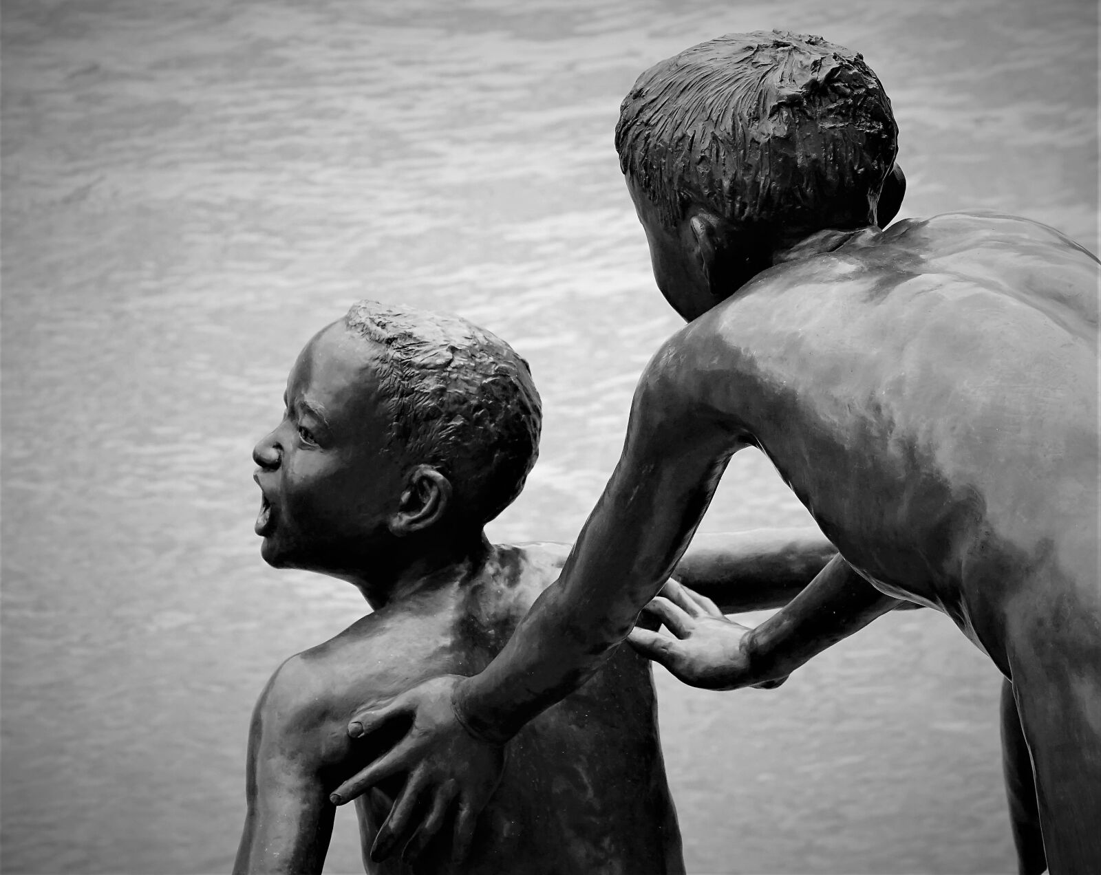 Sony a6000 + Sony E PZ 18-105mm F4 G OSS sample photo. Two, people, water photography