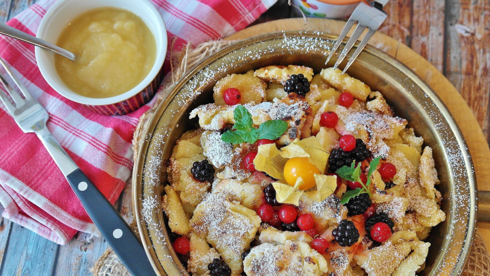 Samsung NX20 sample photo. Kaiserschmarrn, pancake, austria photography