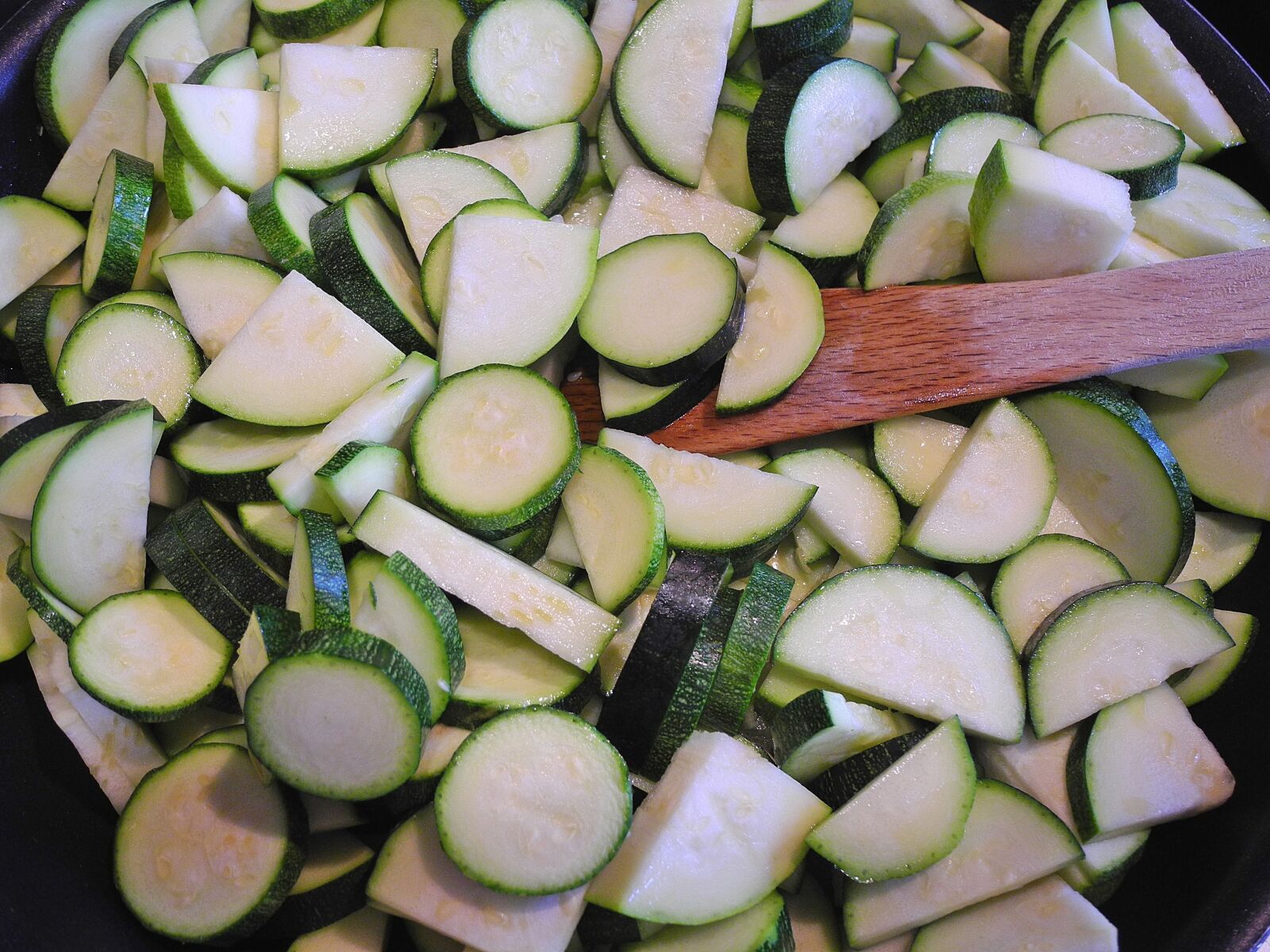 Nikon Coolpix P7000 sample photo. Zucchini, vegetables, cooking photography