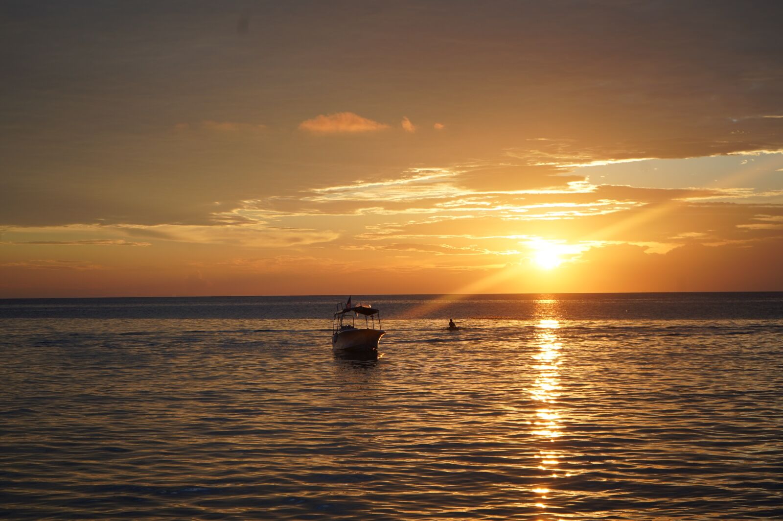 Sony a7 III + Sony FE 28-70mm F3.5-5.6 OSS sample photo. Sunset, beach, golden hour photography