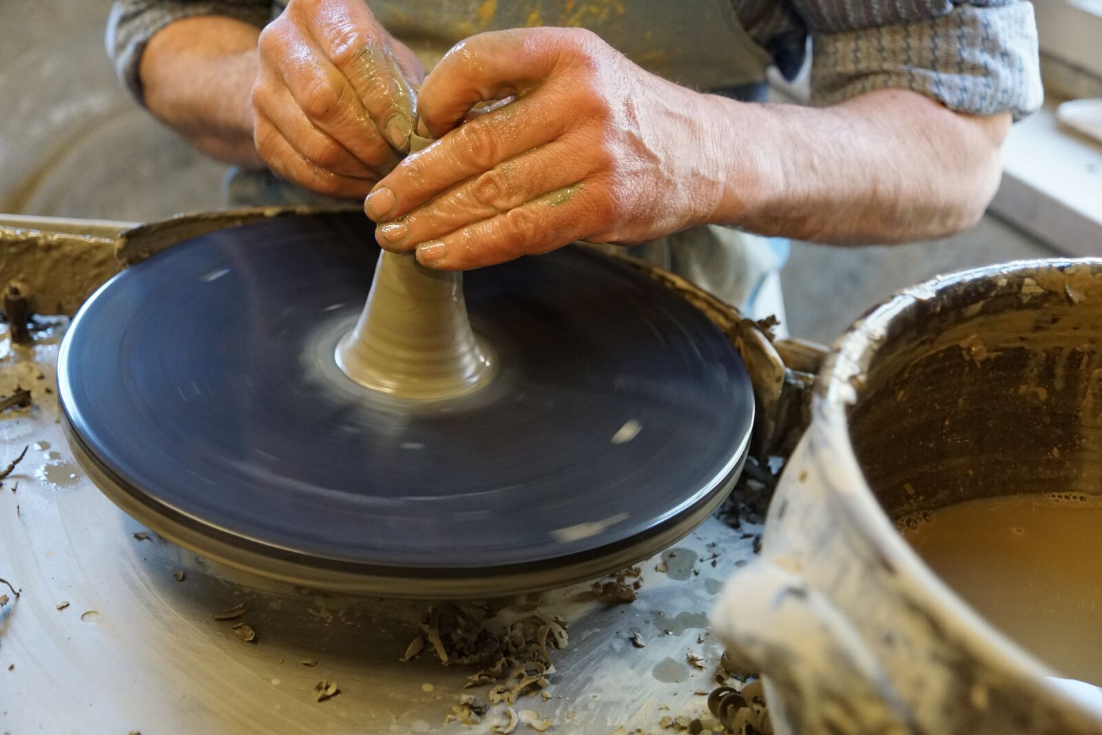 Sony ILCA-77M2 + Sony DT 16-50mm F2.8 SSM sample photo. Work, potters, hand photography