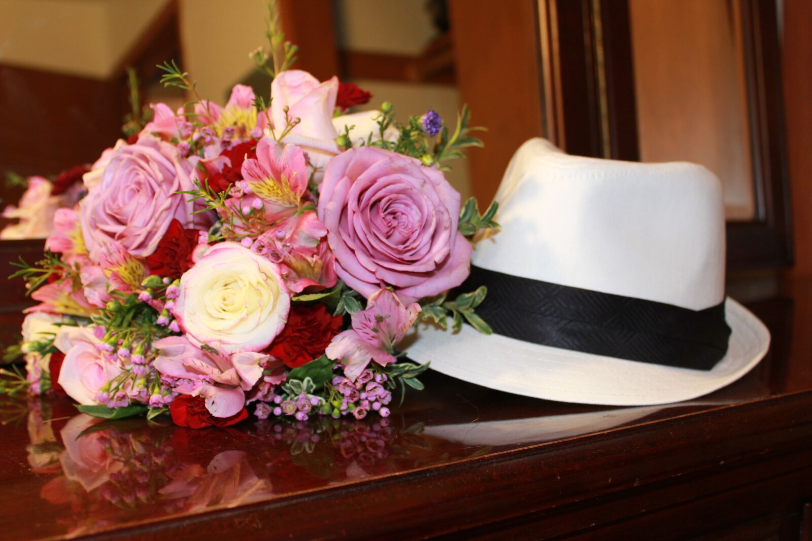 Canon EOS 1300D (EOS Rebel T6 / EOS Kiss X80) sample photo. Wedding, rose, flower photography