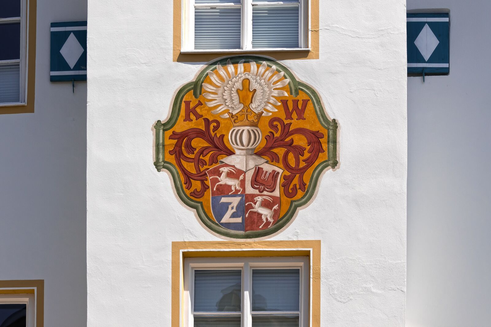 Canon EOS 1300D (EOS Rebel T6 / EOS Kiss X80) sample photo. Coat of arms, facade photography