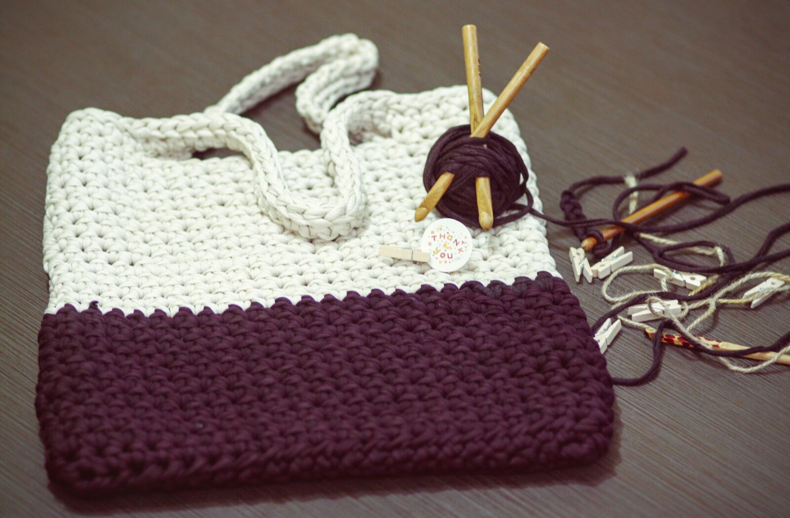Canon EOS 450D (EOS Rebel XSi / EOS Kiss X2) sample photo. Bag, crocheting, yarn photography
