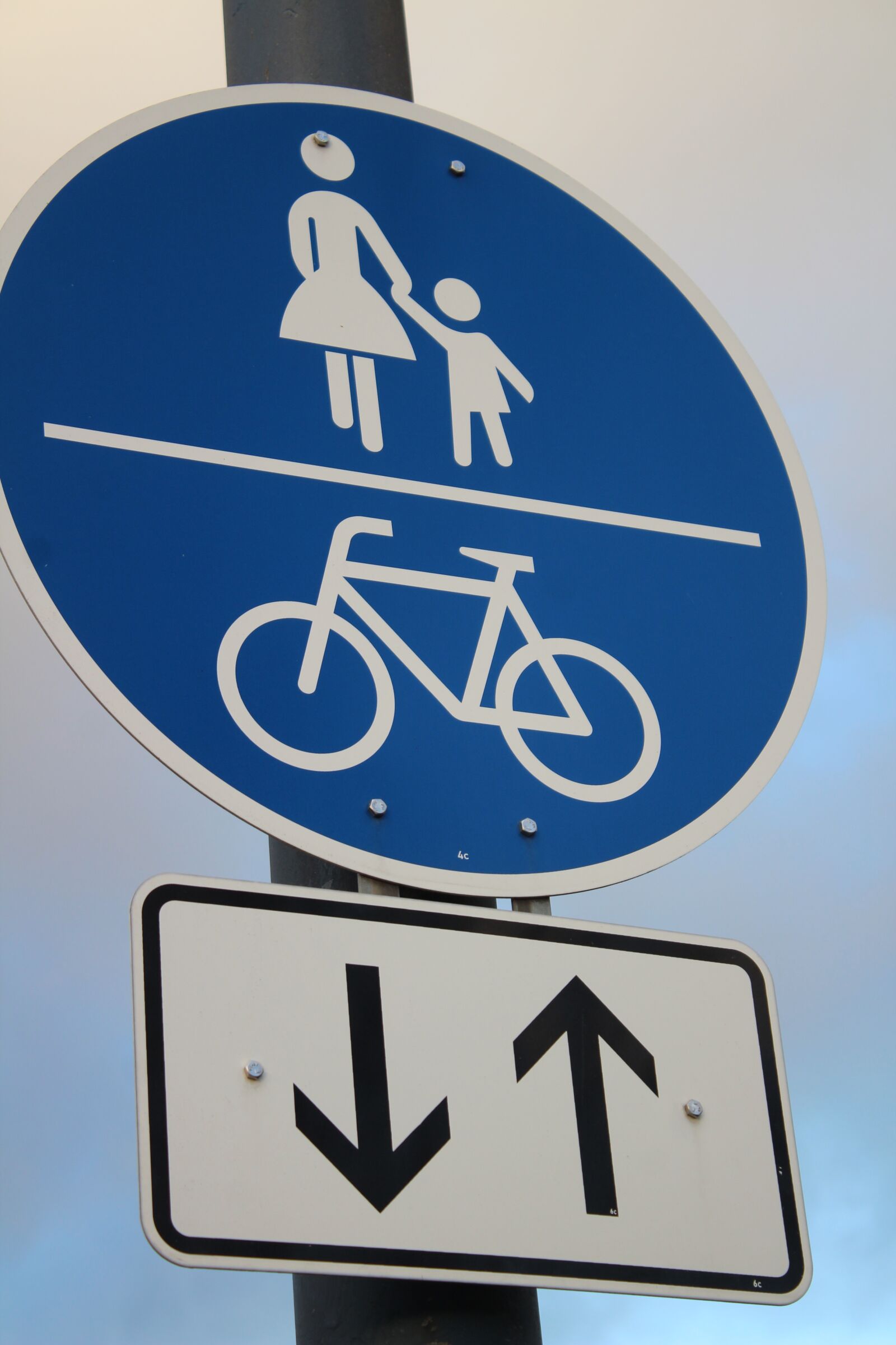 Canon EOS 1300D (EOS Rebel T6 / EOS Kiss X80) sample photo. Traffic sign, round, shield photography