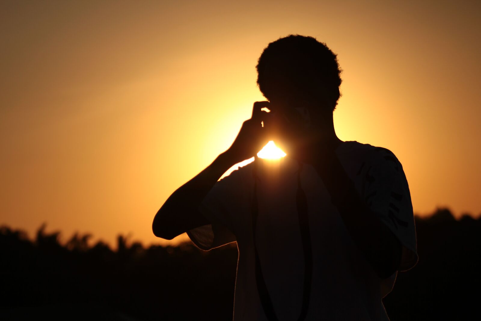 Canon EOS 550D (EOS Rebel T2i / EOS Kiss X4) sample photo. Sunset, silhouette, person photography