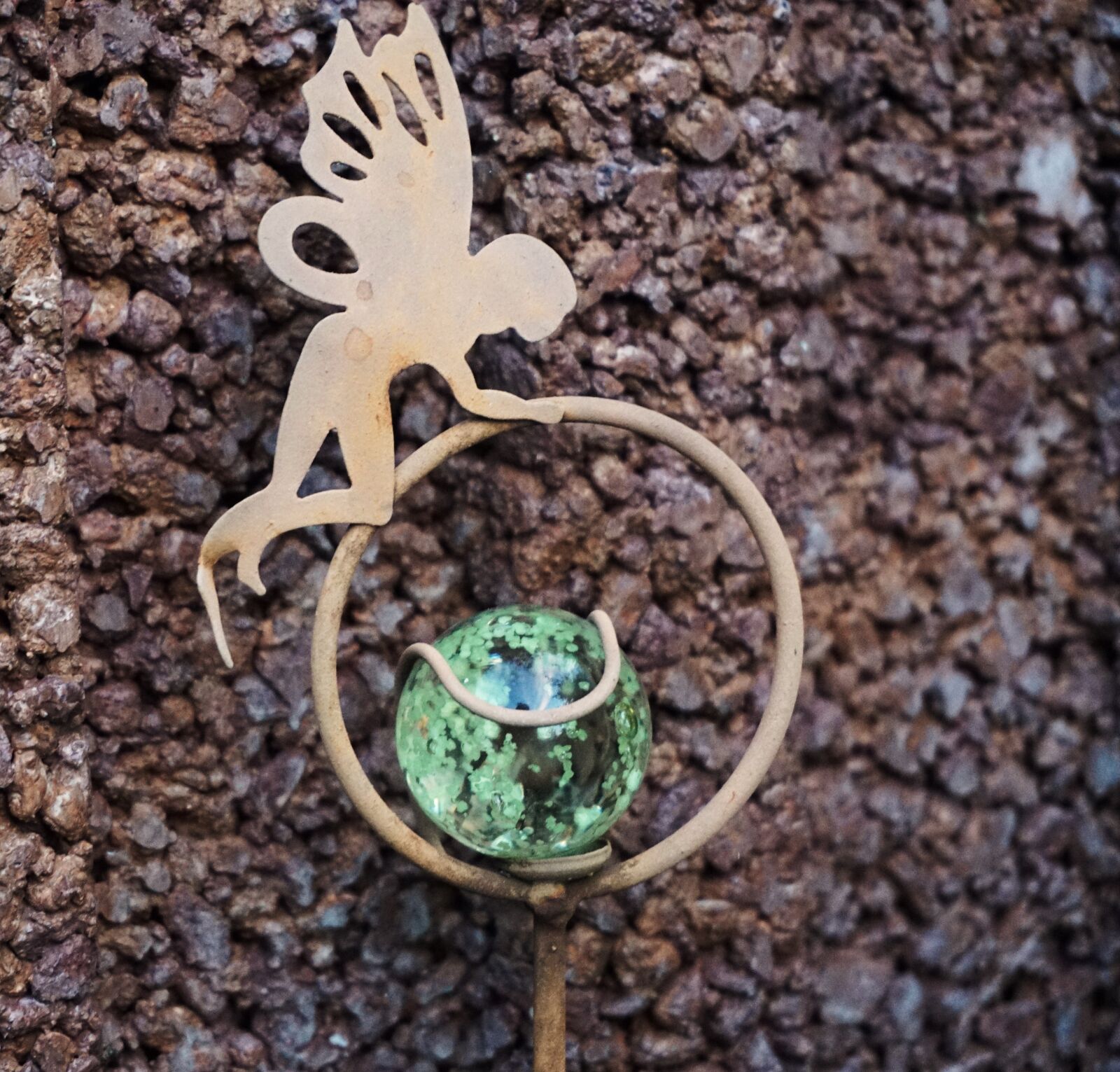 Sony a6000 sample photo. Decoration, garden, rust photography