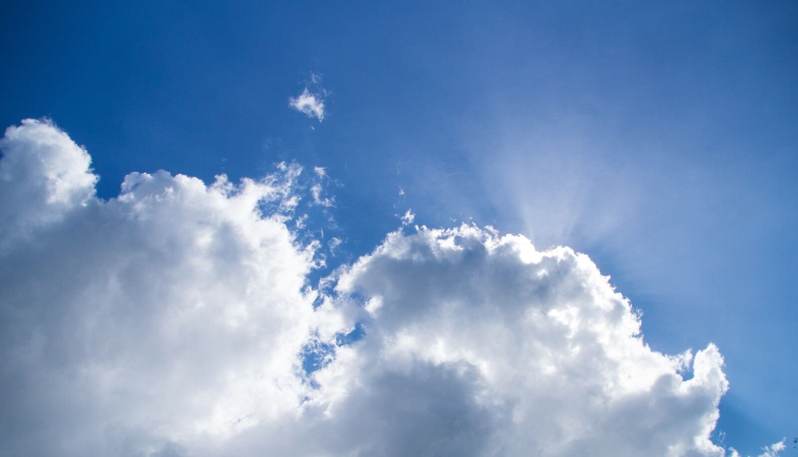Sony SLT-A57 sample photo. Sky, clouds, rays photography