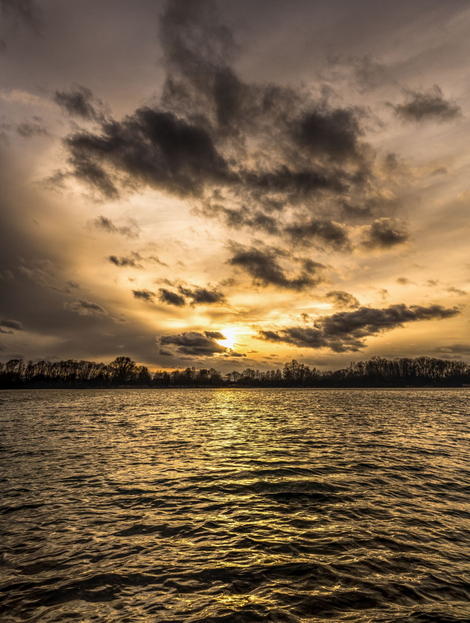 Sony a6300 + Sigma 30mm F2.8 EX DN sample photo. Sunset, waters, clouds photography