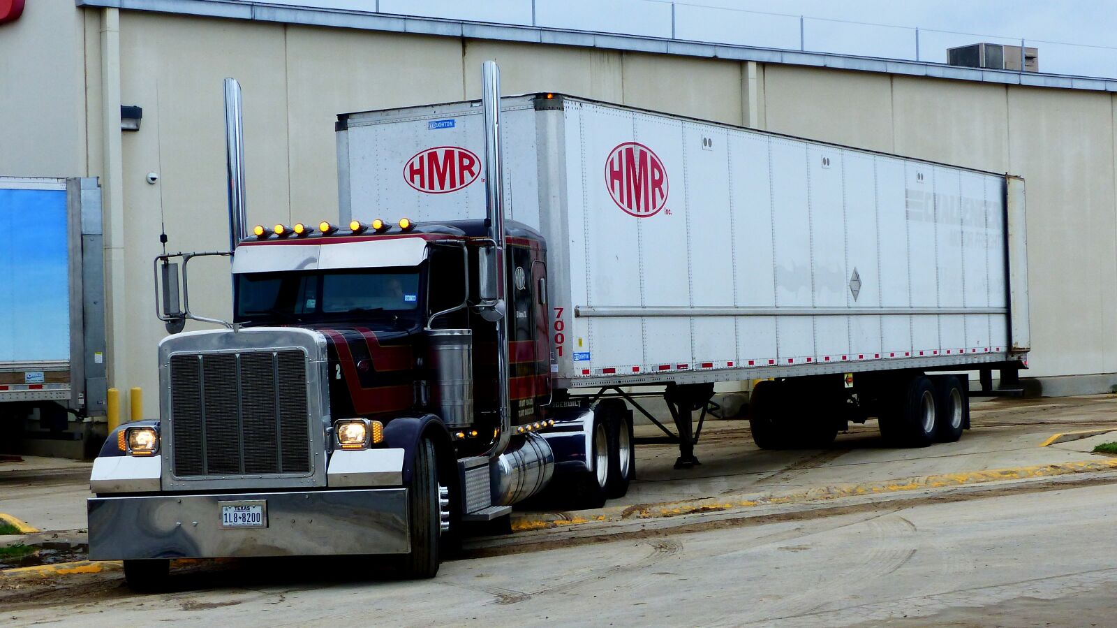 Panasonic Lumix DMC-FZ200 sample photo. Truck, transport, america photography