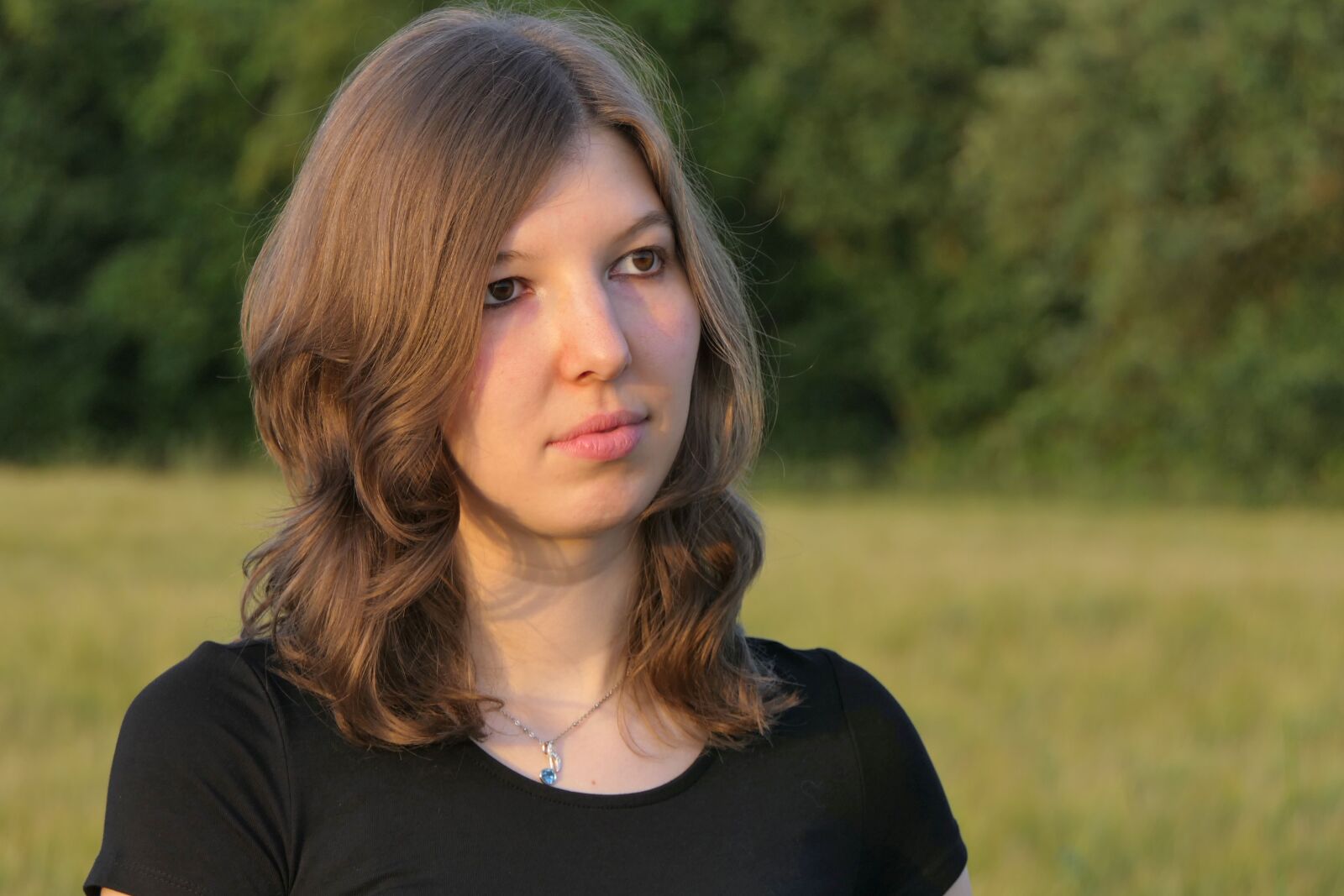 Panasonic Lumix DMC-FZ2500 (Lumix DMC-FZ2000) sample photo. Portrait, young woman, close photography