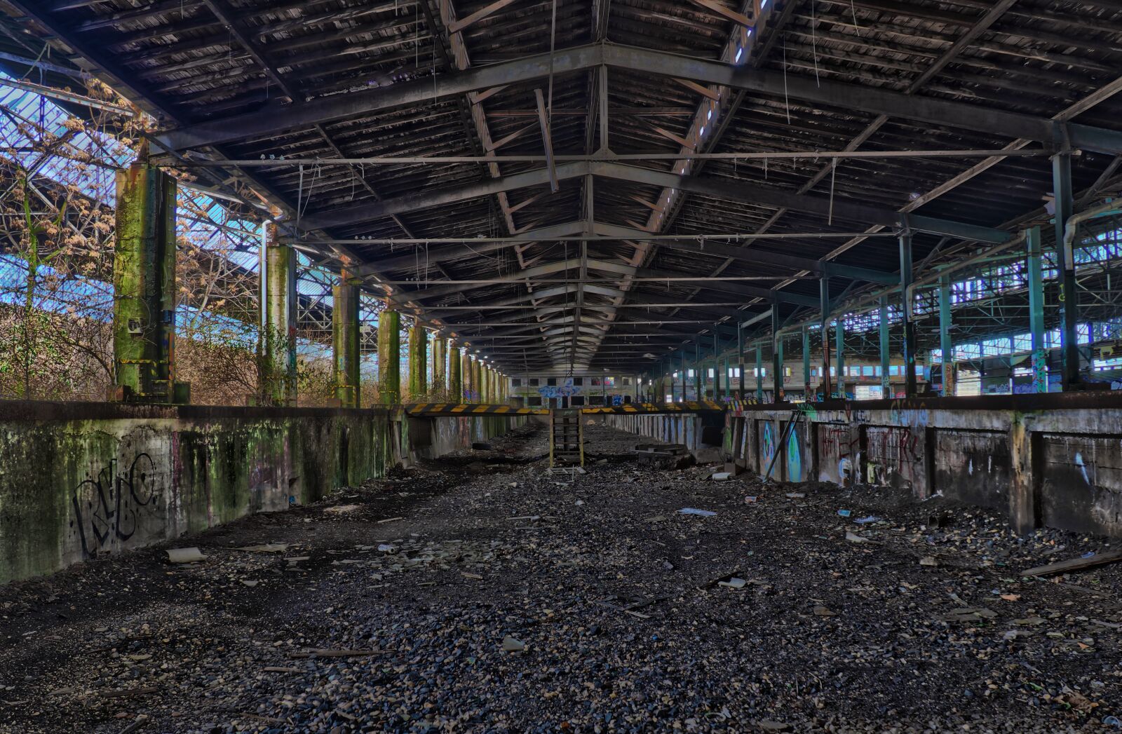 Olympus OM-D E-M10 sample photo. Abandoned, architecture, old photography