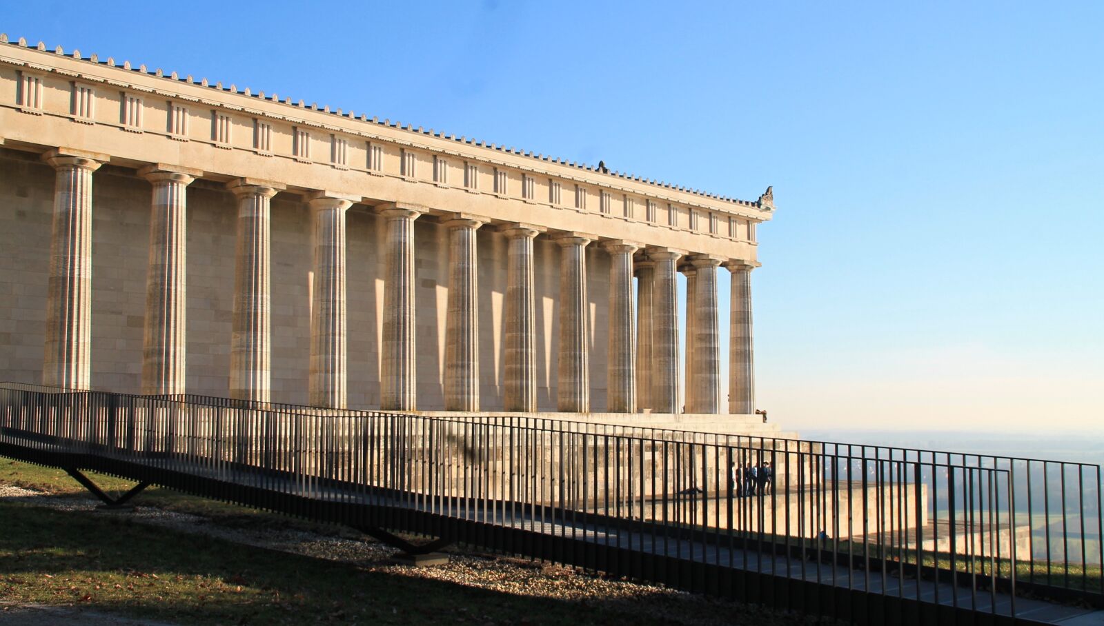 Canon EOS 1100D (EOS Rebel T3 / EOS Kiss X50) sample photo. The memorial of walhalla photography