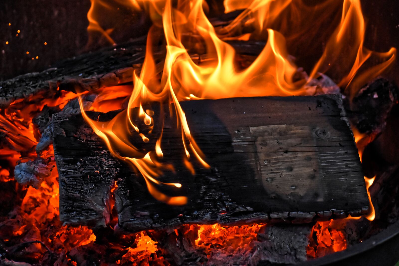 Nikon D7200 sample photo. Fire, flame, wood photography