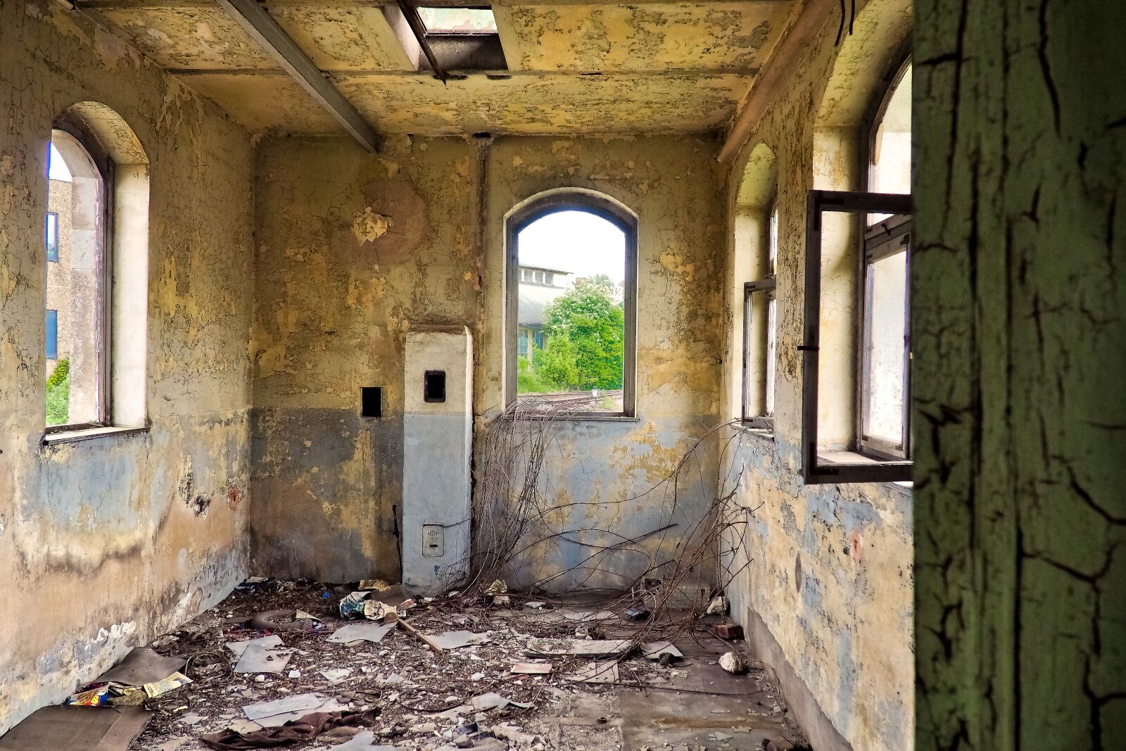 Olympus OM-D E-M10 sample photo. Lost places, railway station photography