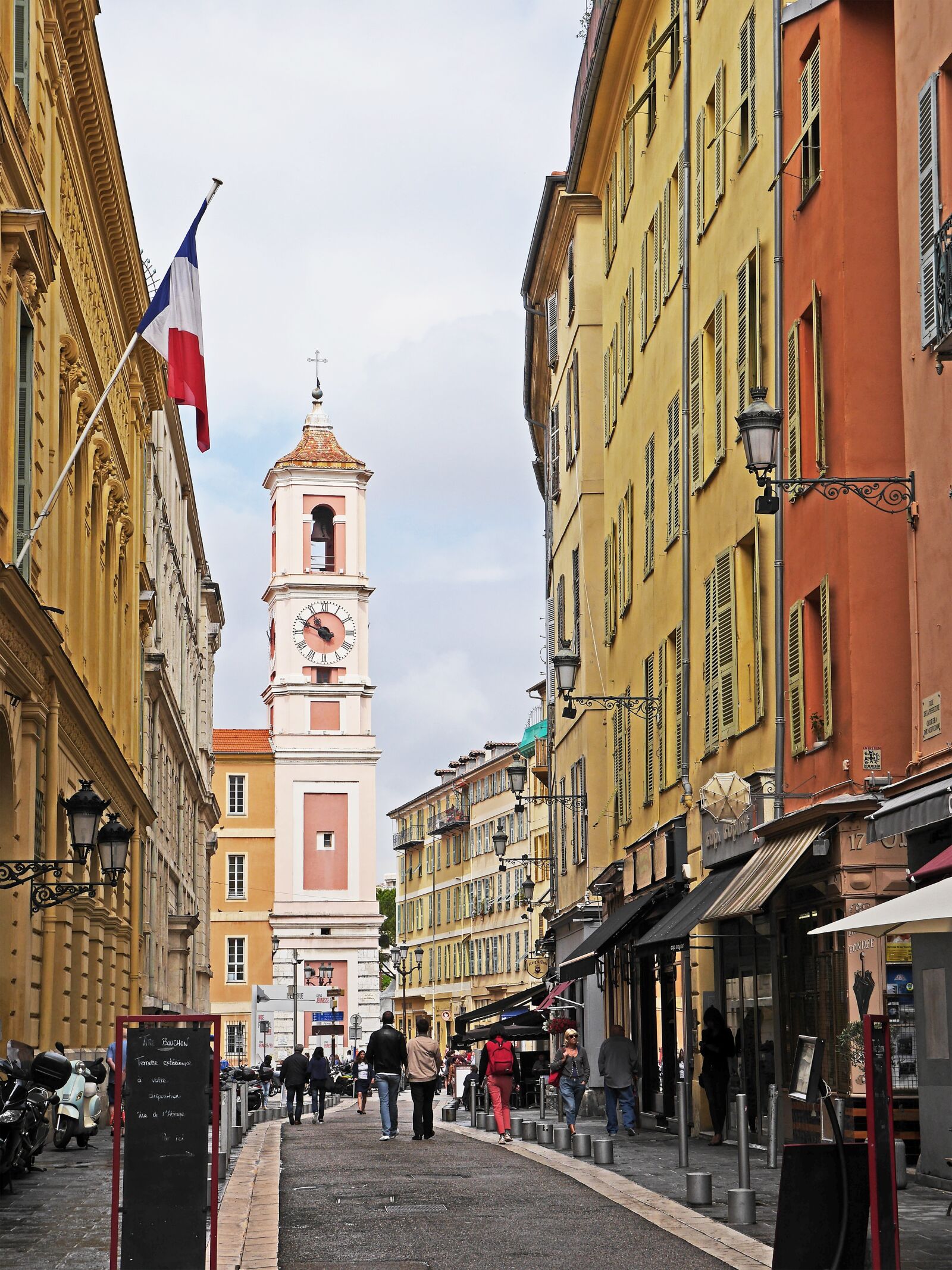 Panasonic Lumix DMC-GH3 sample photo. Nice, historic center, church photography