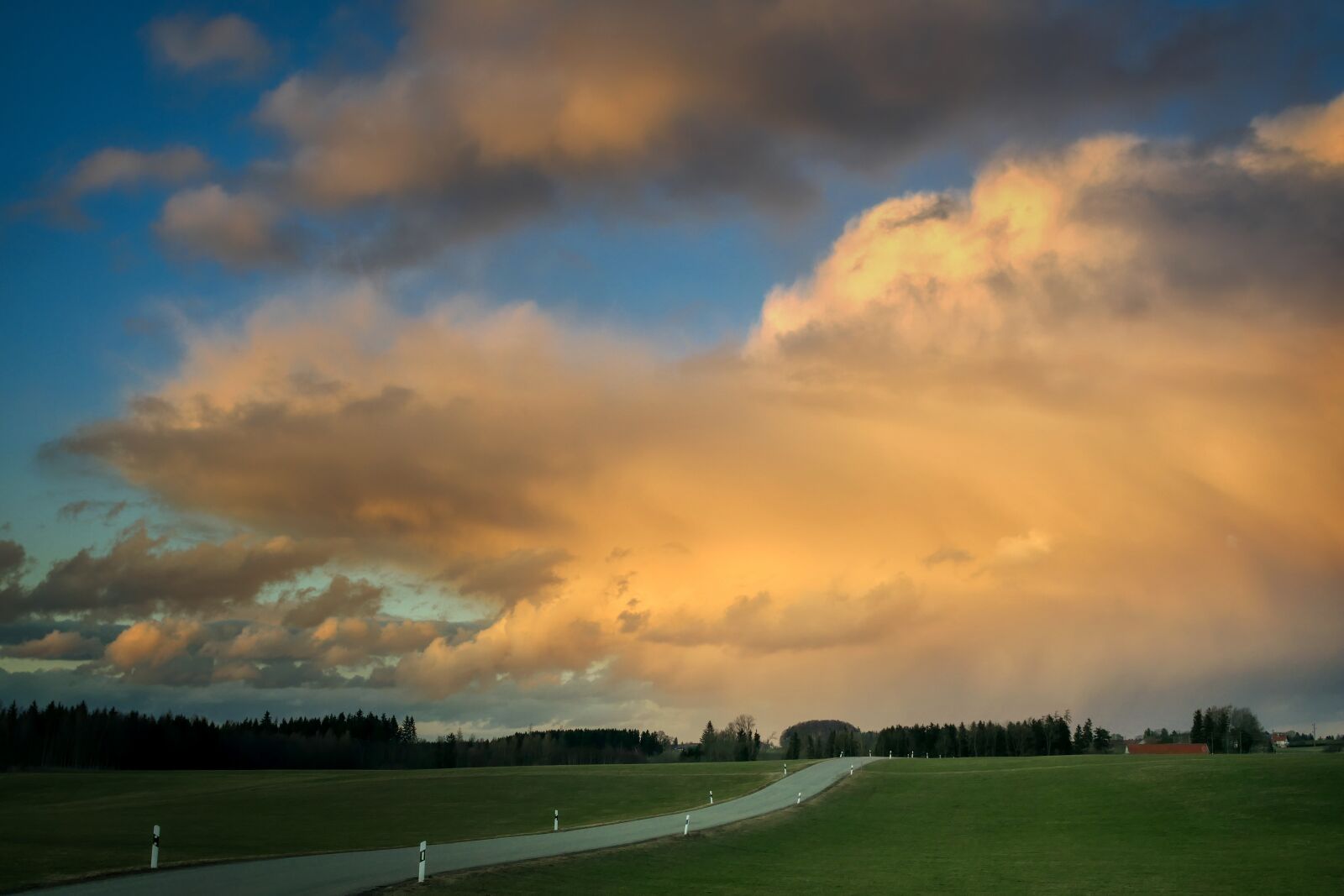Panasonic Lumix DMC-GX8 sample photo. Clouds, road, abendstimmung photography