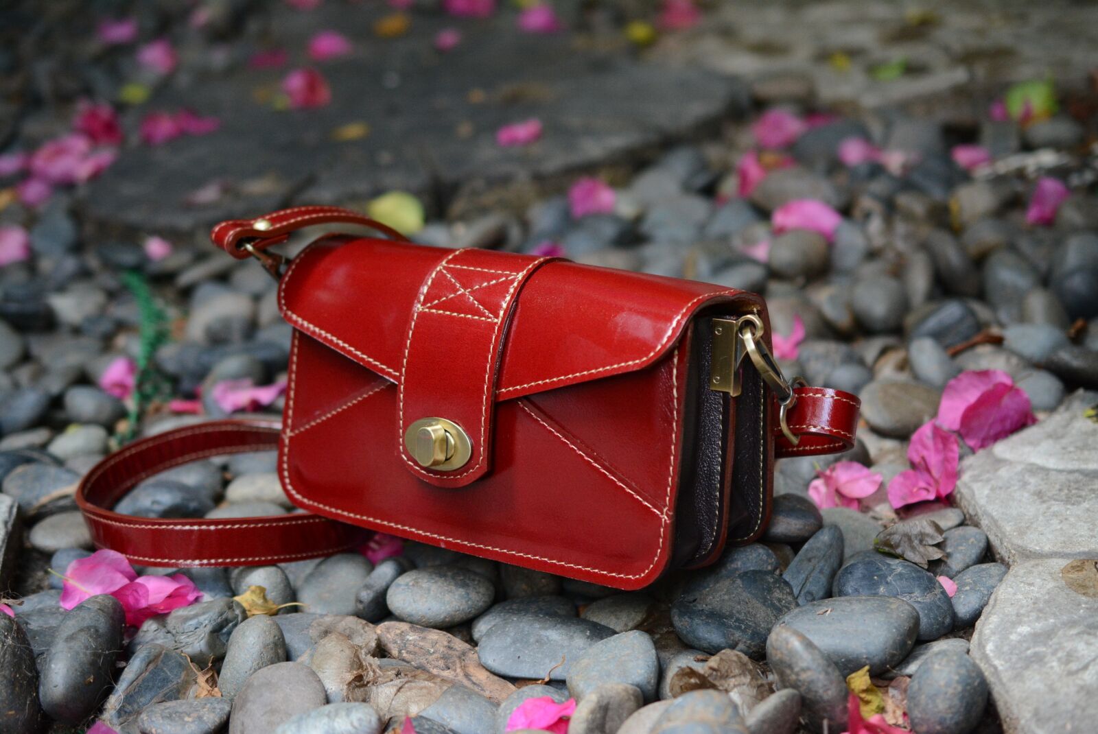 Nikon D7100 sample photo. Red, bag, handbag photography