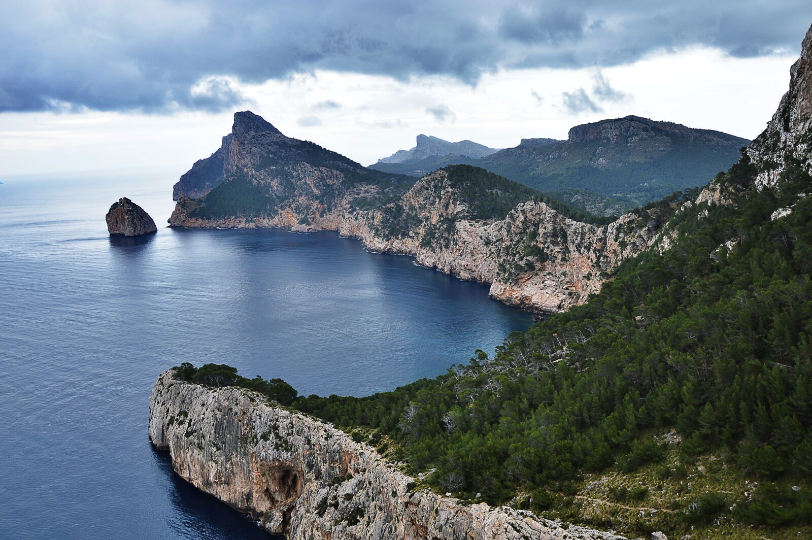 Nikon D3200 sample photo. Mallorca, rocky coast, wide photography