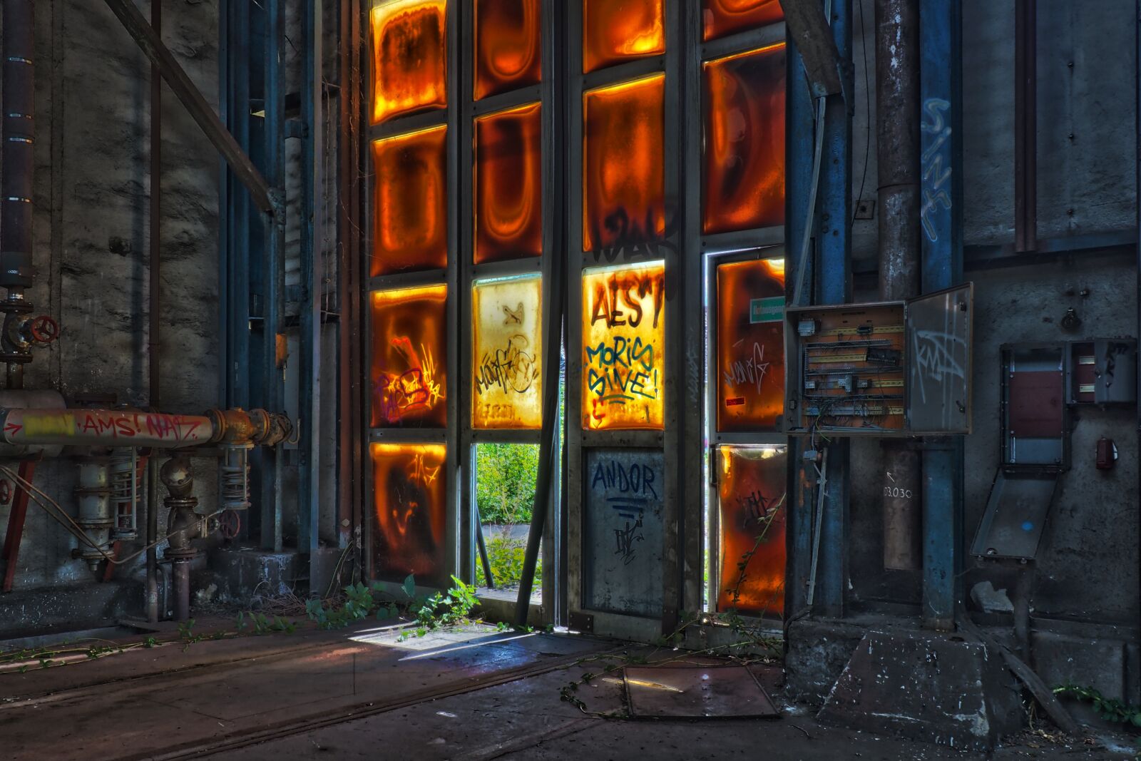 Olympus OM-D E-M10 sample photo. Lost places, hall, pforphoto photography