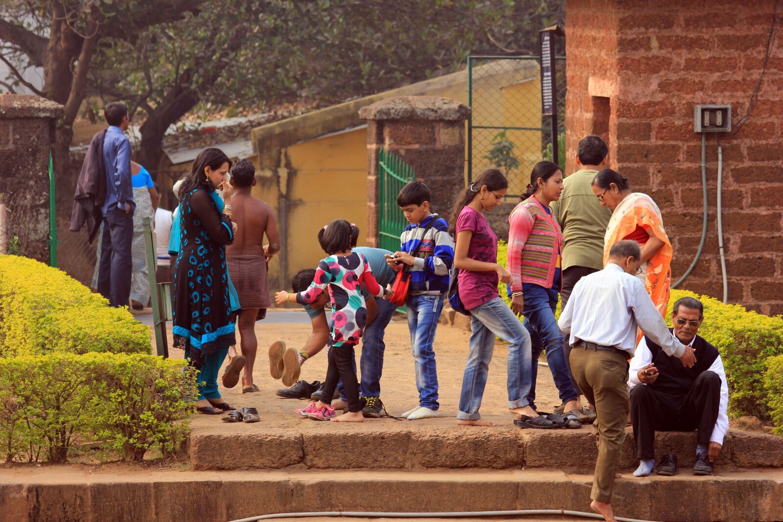 Canon EOS 550D (EOS Rebel T2i / EOS Kiss X4) sample photo. Family, india, people photography