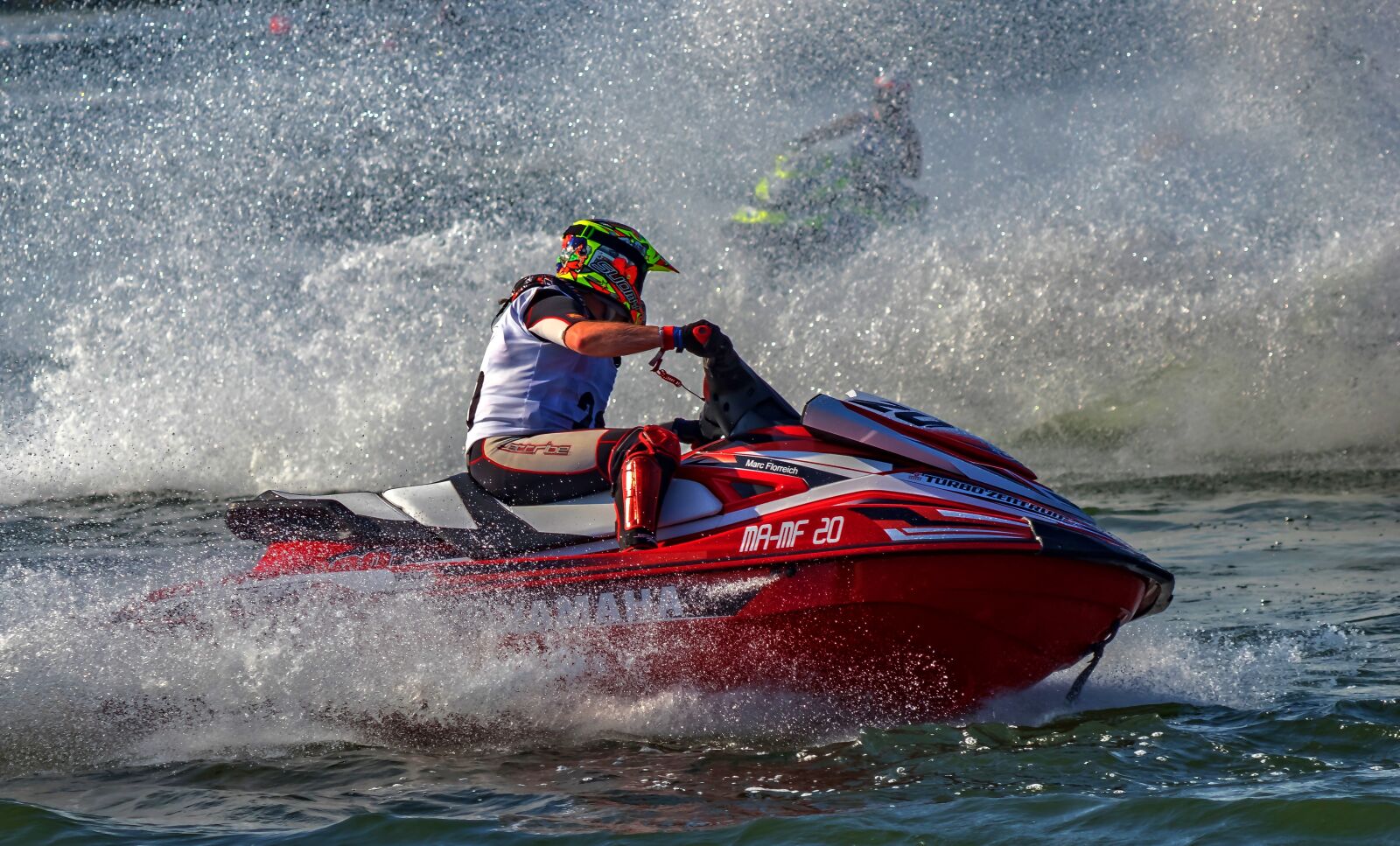 Canon EF 70-300 F4-5.6 IS II USM sample photo. Jet ski, jetski race photography