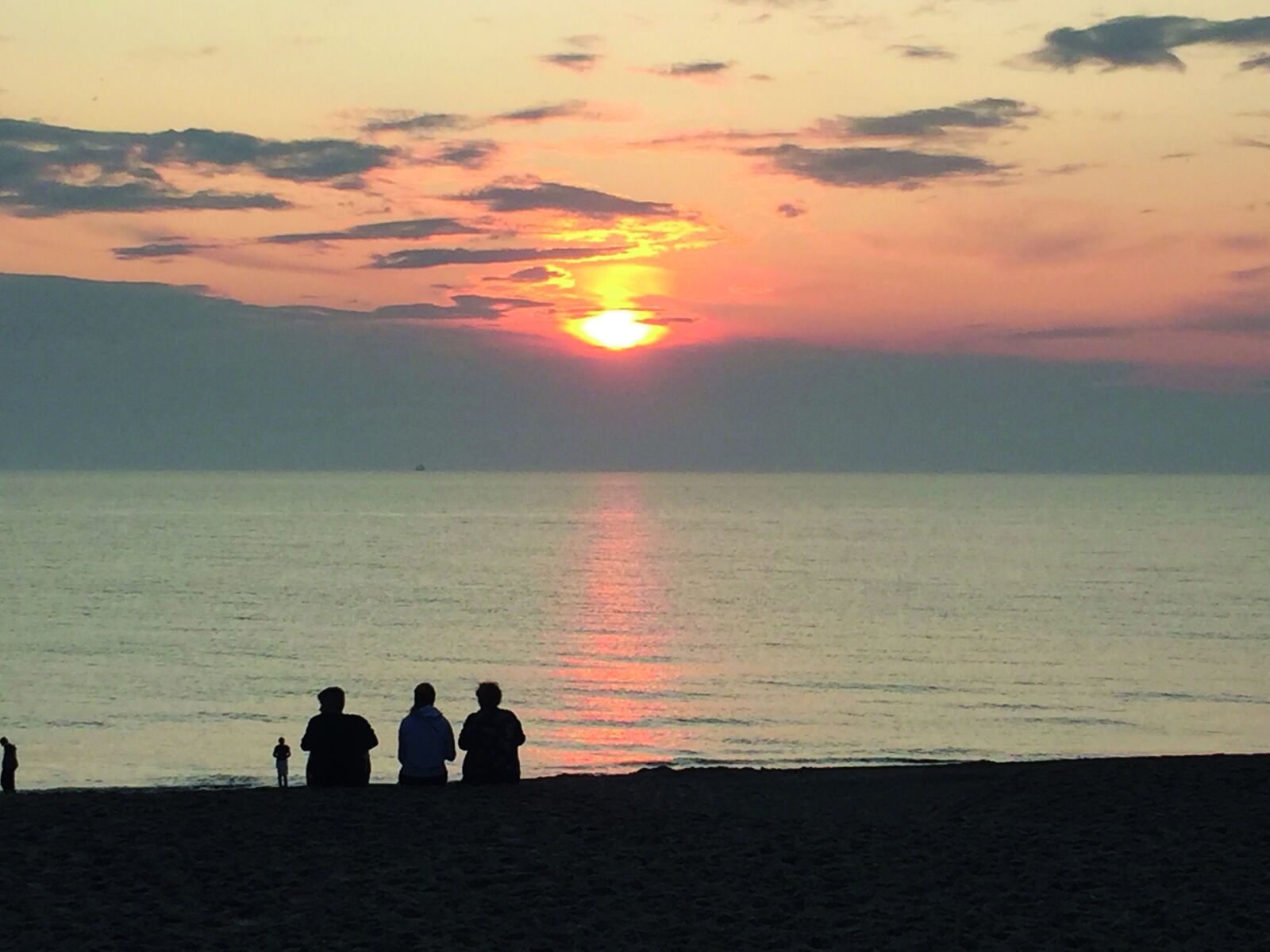 iPhone 6 back camera 4.15mm f/2.2 sample photo. Sunset, vacations, sea photography