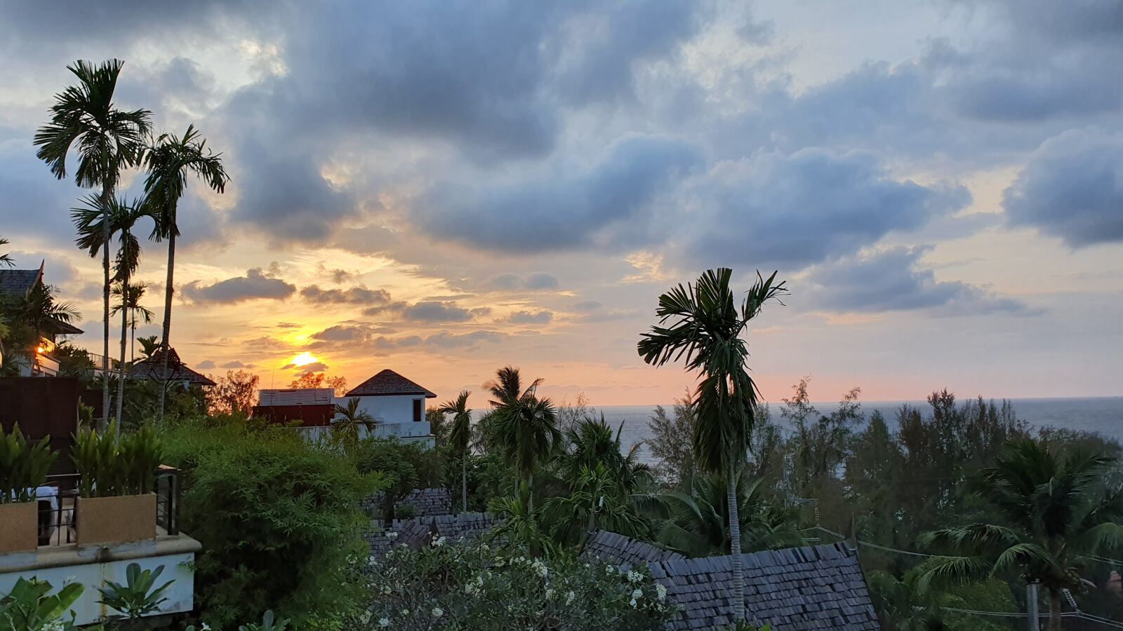 Samsung Galaxy S10 sample photo. Sunset, landscape, clouds photography