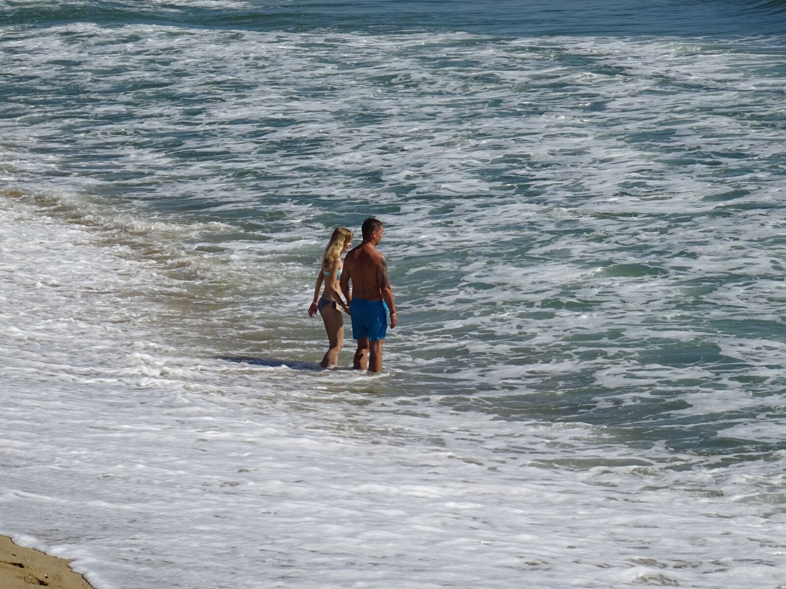 Sony DSC-HX60 sample photo. Sea, sand, waves photography