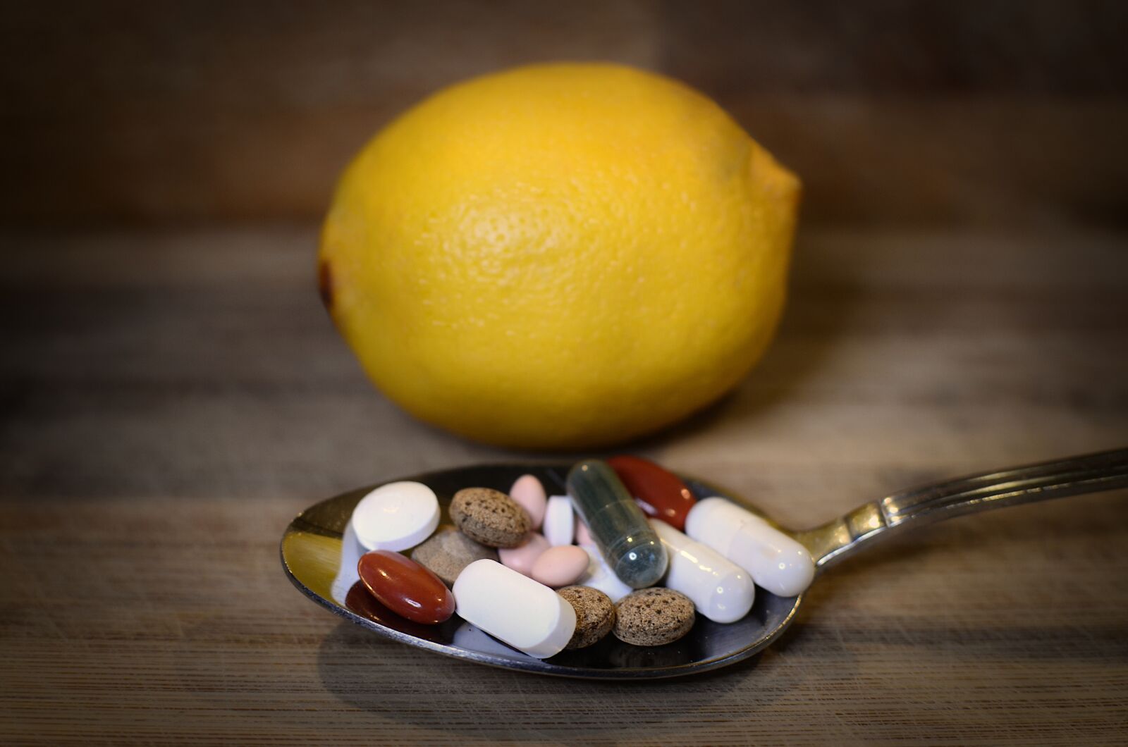 Nikon D7000 sample photo. Medications, antibiotics, lemon photography