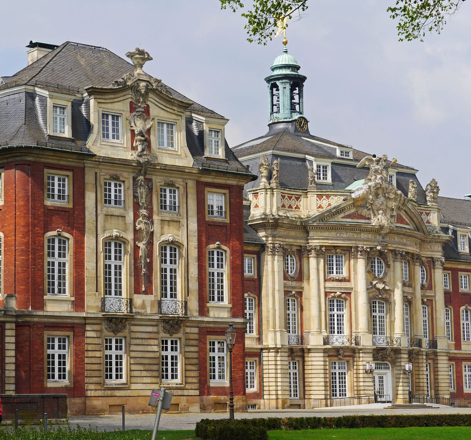 Panasonic Lumix DMC-GH3 sample photo. Münster, westfalen, castle photography
