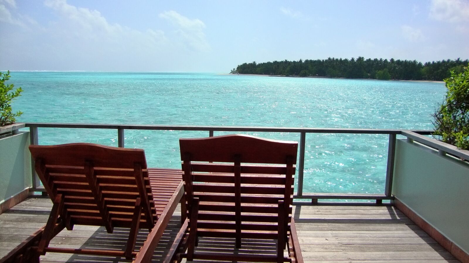 Sony Cyber-shot DSC-W220 sample photo. Maldives, sea, beach chair photography